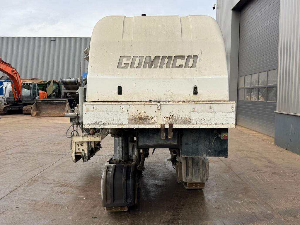 Gomaco GT3400 Concrete Slipform Paver
