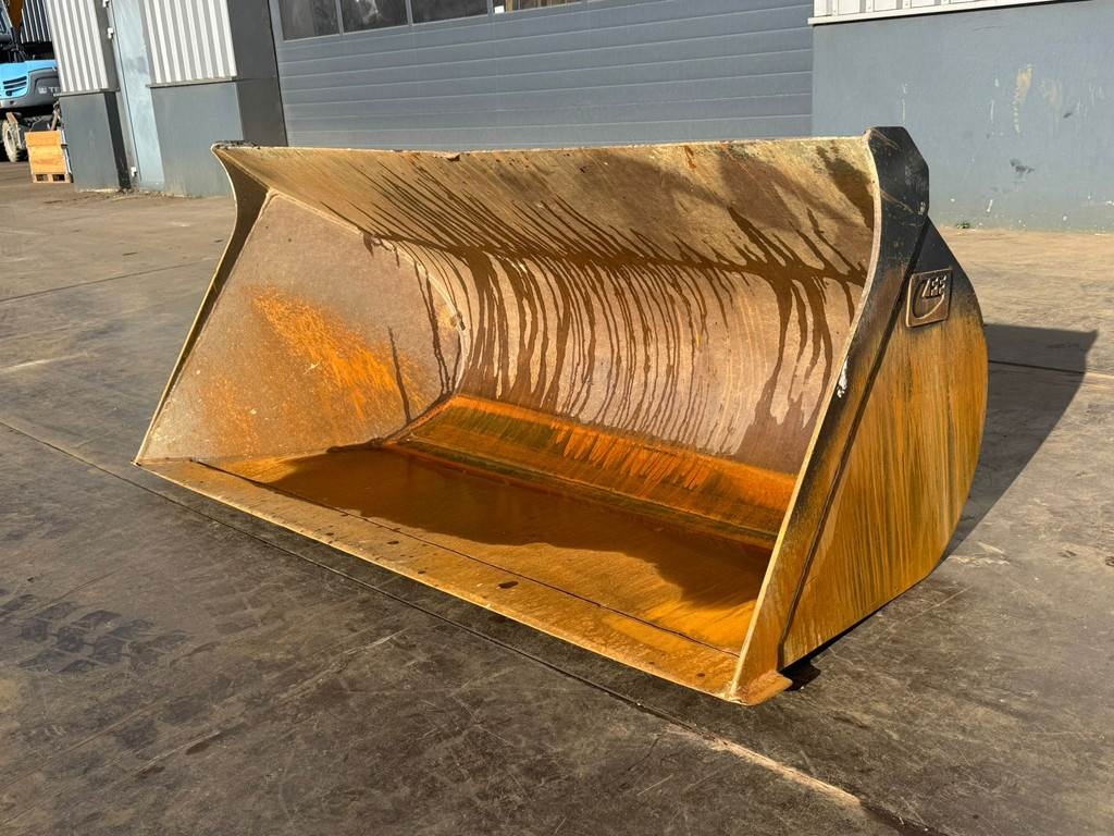 [Other] ZFE Side-Tilting bucket for CAT 908 SW