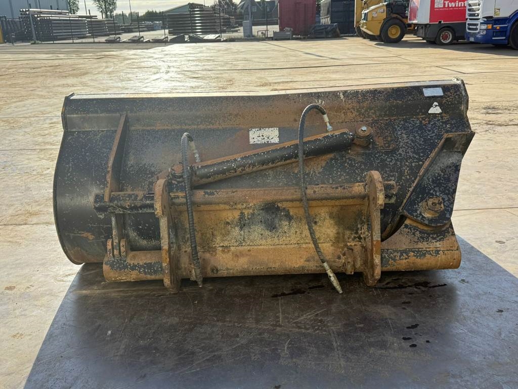 [Other] ZFE Side-Tilting bucket for CAT 908 SW