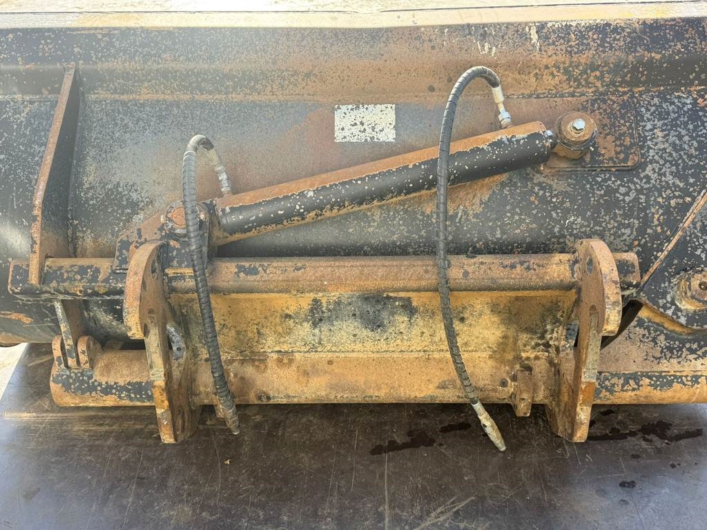 [Other] ZFE Side-Tilting bucket for CAT 908 SW