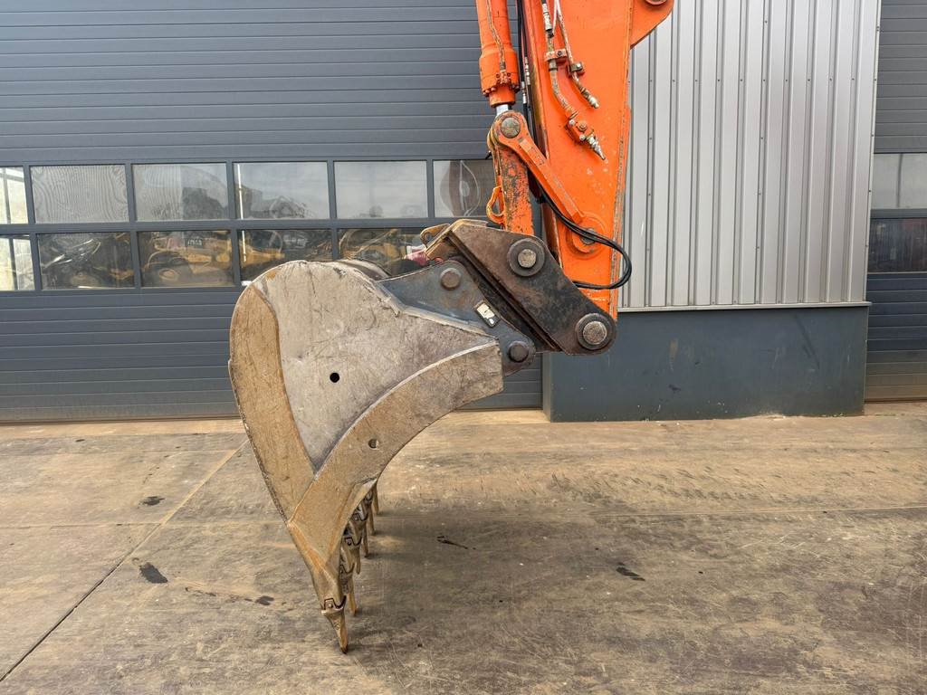 Hitachi ZX210LC-3