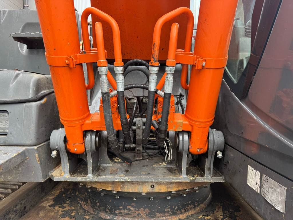 Hitachi ZX210LC-3