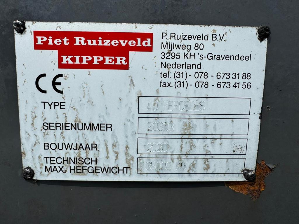 Mercedes-Benz Arocs 4848 8x8 tipper