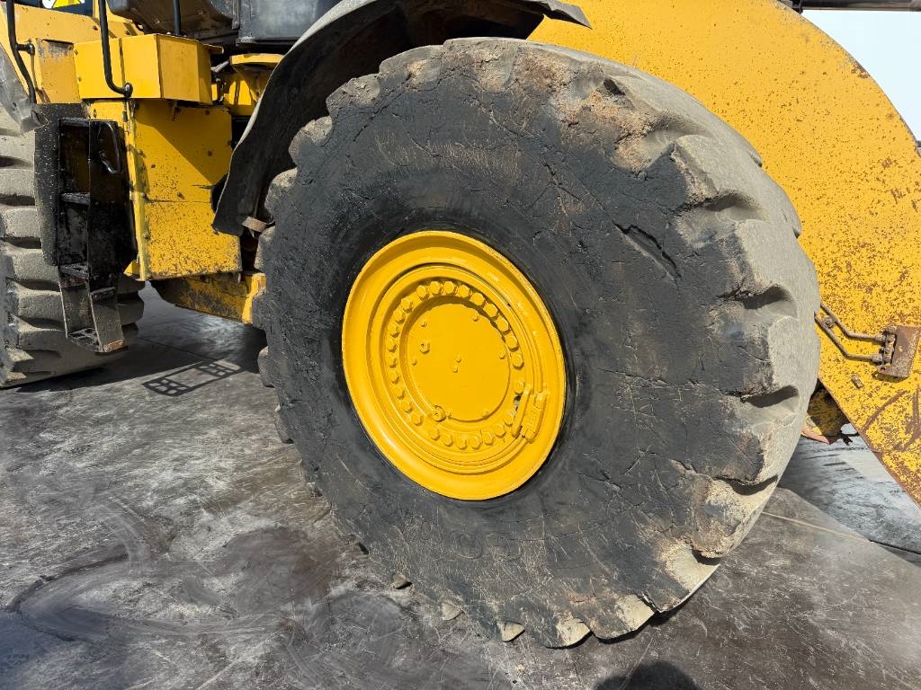 CAT 980M - Central Greasing / Backup Camera