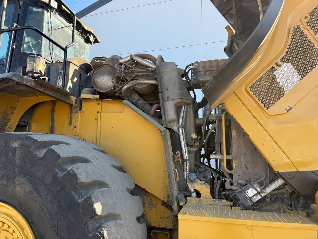 CAT 980M - Central Greasing / Backup Camera