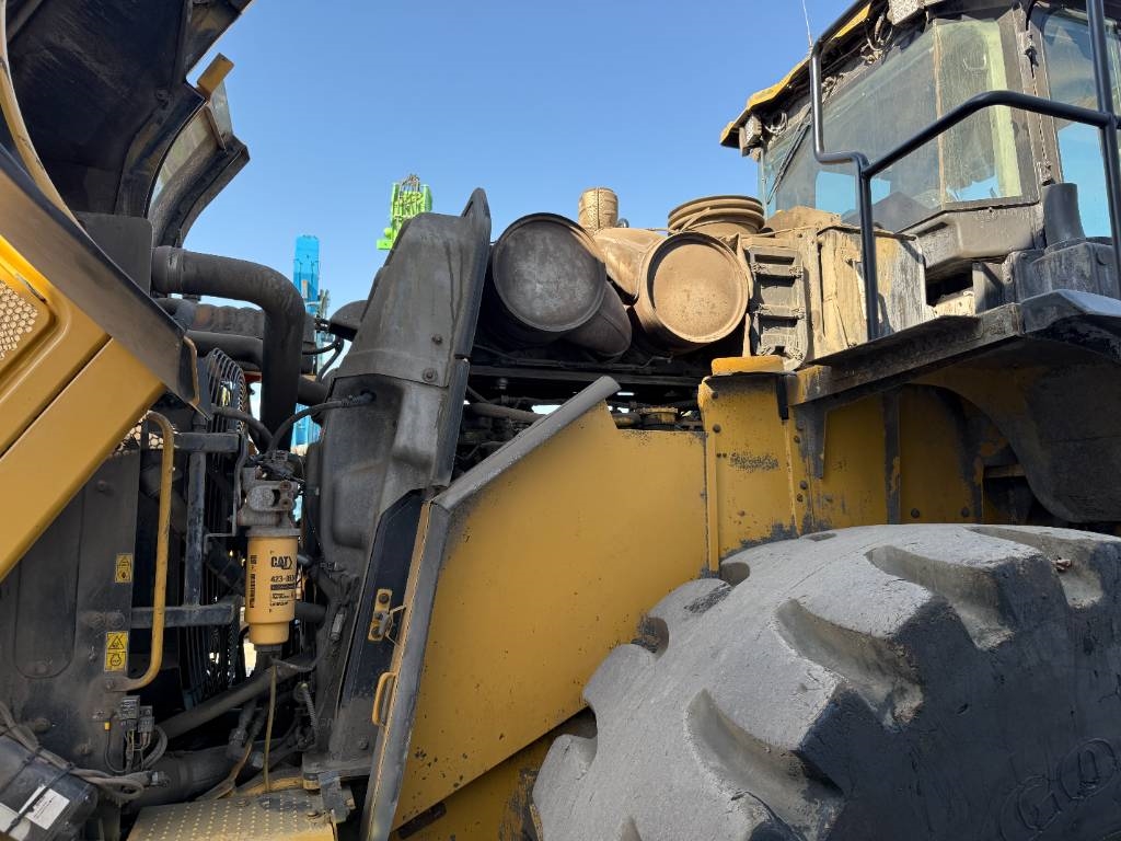 CAT 980M - Central Greasing / Backup Camera