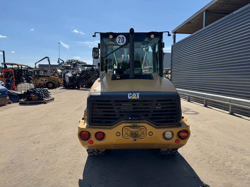CAT 906M
