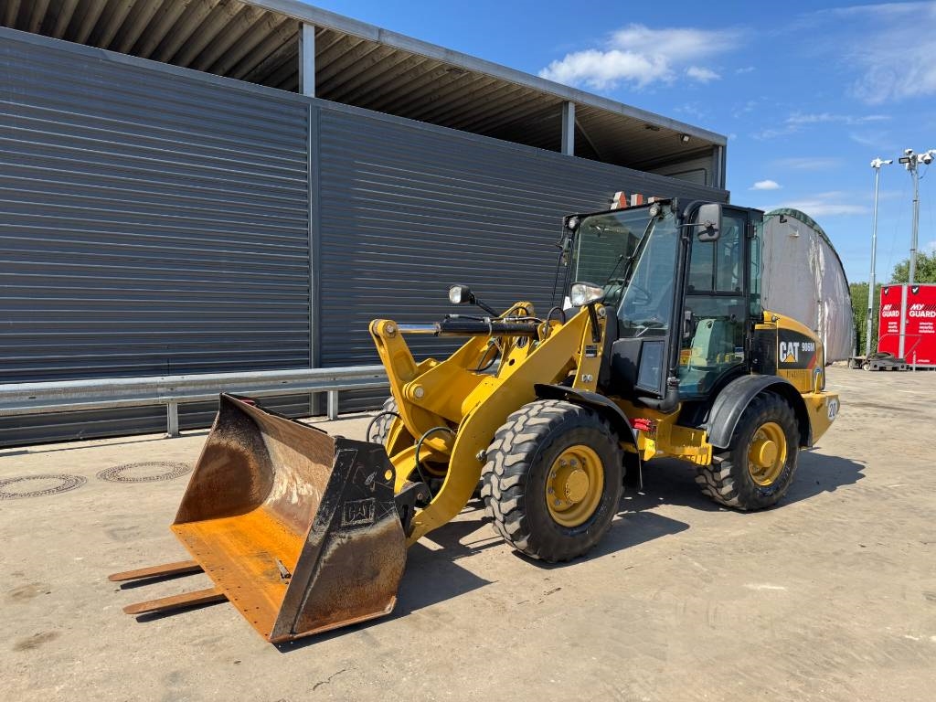 CAT 906M