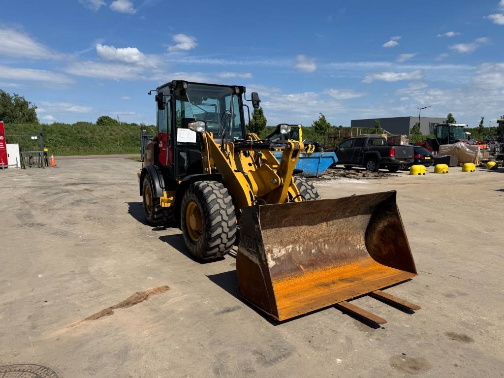 CAT 906M