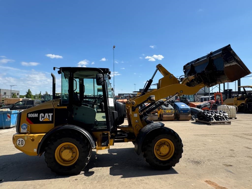 CAT 906M