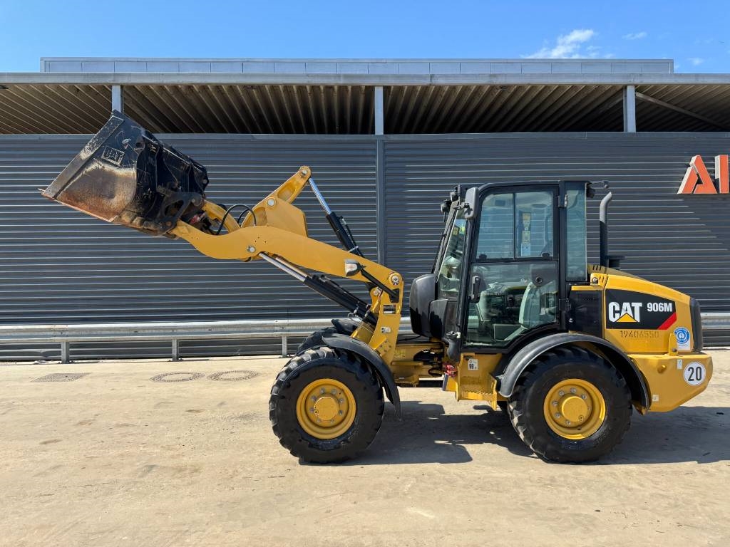 CAT 906M
