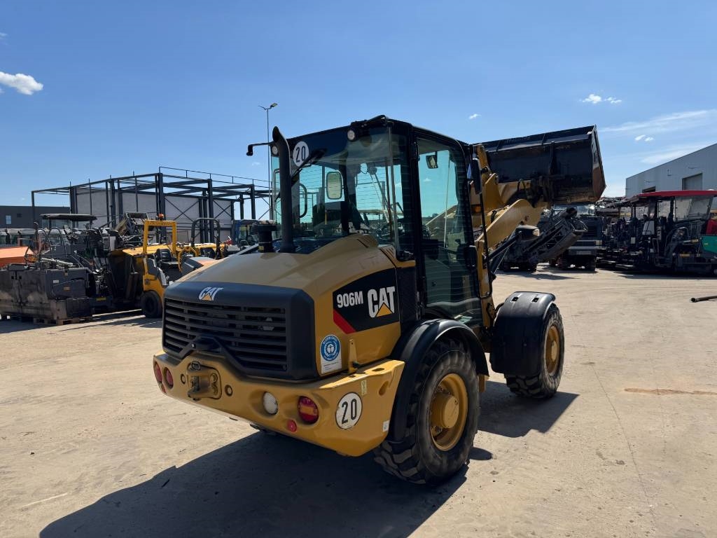CAT 906M