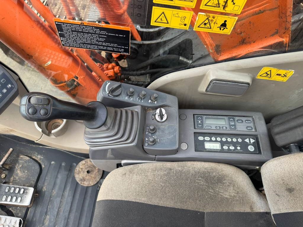 Hitachi ZX210LC-3