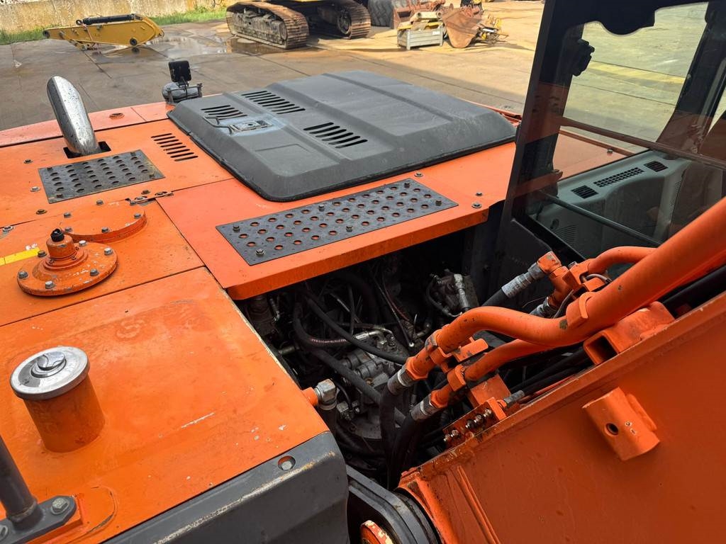 Hitachi ZX210LC-3