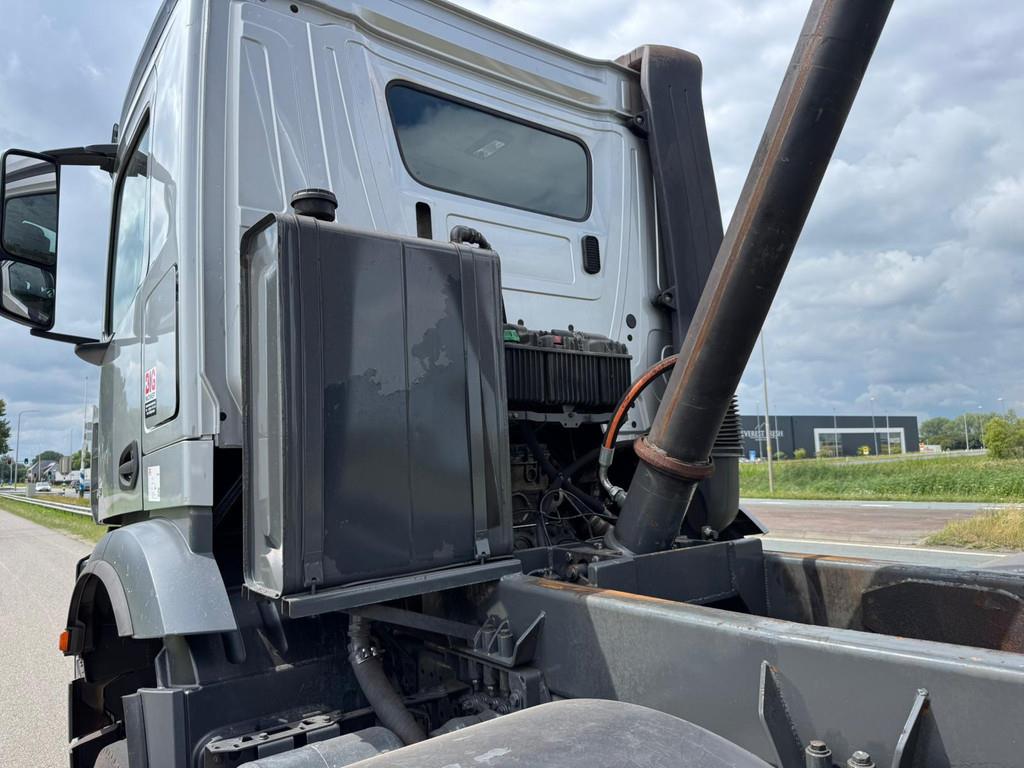 Mercedes-Benz Arocs 4848 8x8 tipper