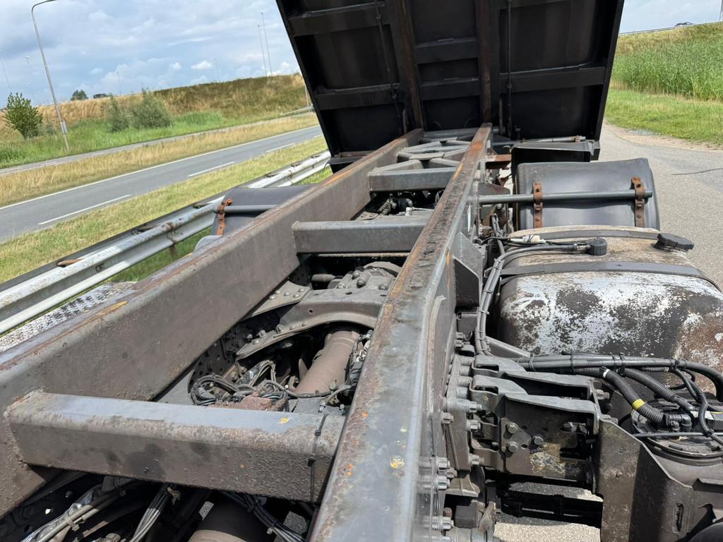 Mercedes-Benz Arocs 4848 8x8 tipper