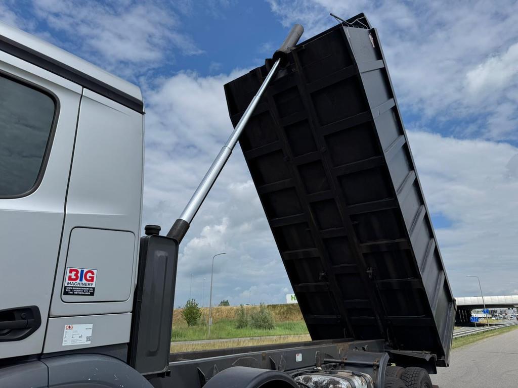 Mercedes-Benz Arocs 4848 8x8 tipper