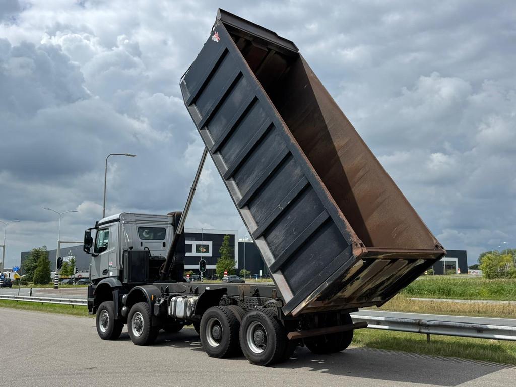 Mercedes-Benz Arocs 4848 8x8 tipper