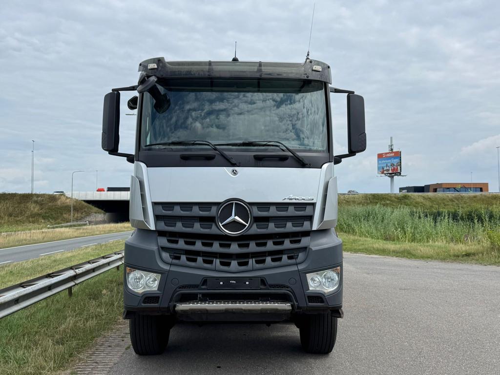 Mercedes-Benz Arocs 4848 8x8 tipper