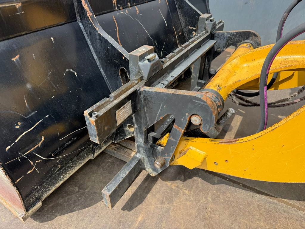CAT 908M