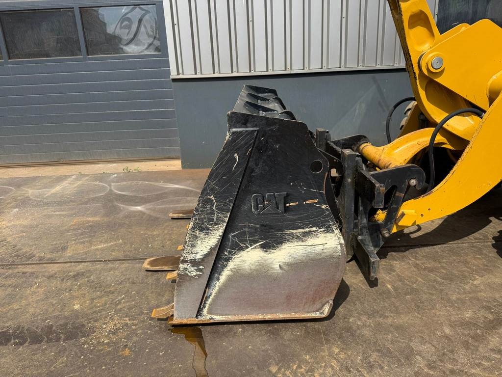 CAT 908M