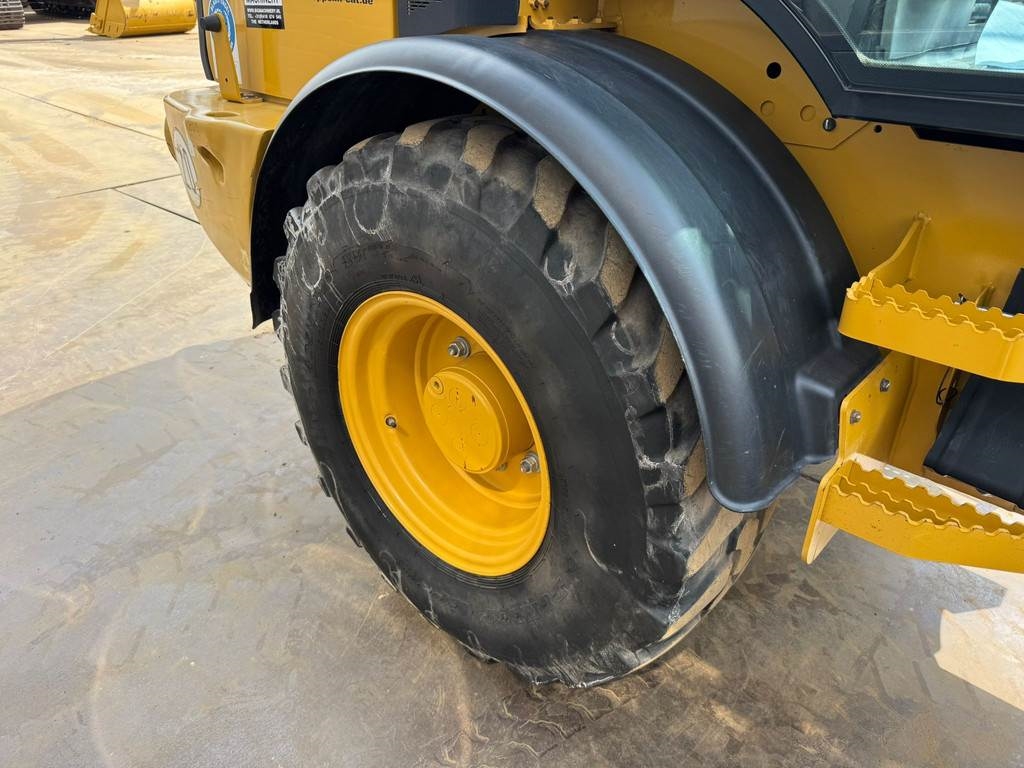 CAT 908M