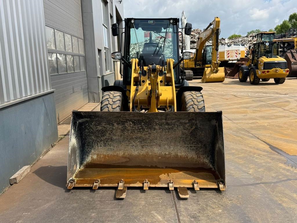 CAT 908M