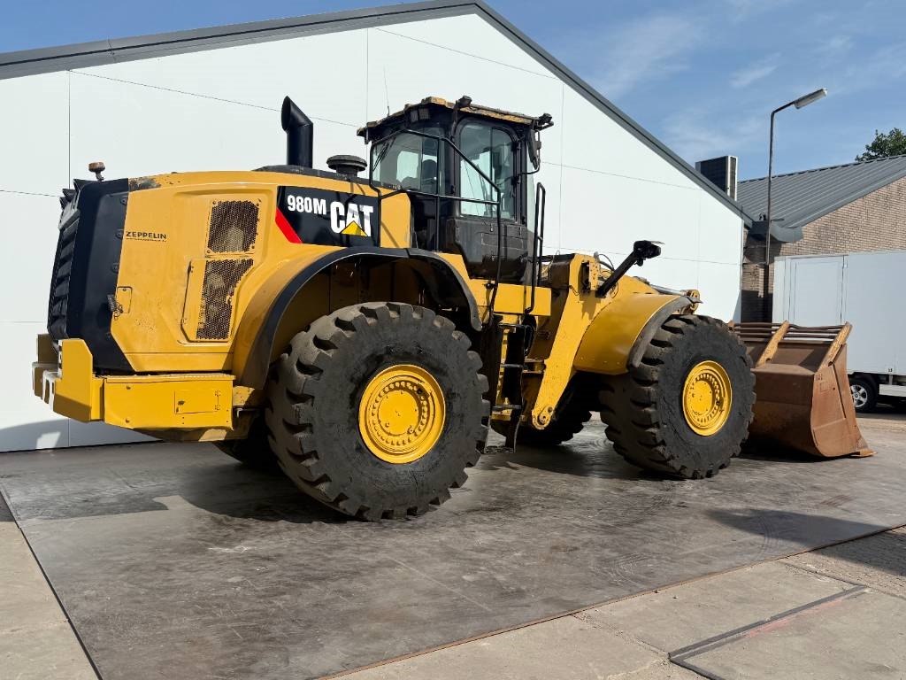 CAT 980M - Central Greasing / Backup Camera