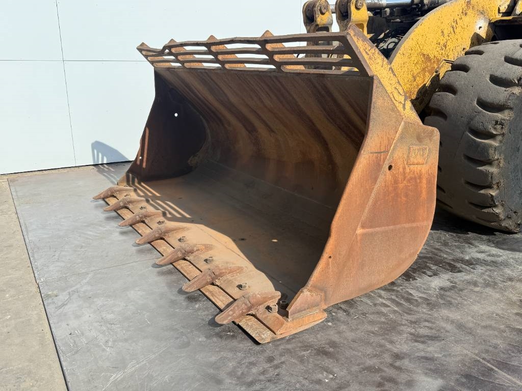 CAT 980M - Central Greasing / Backup Camera