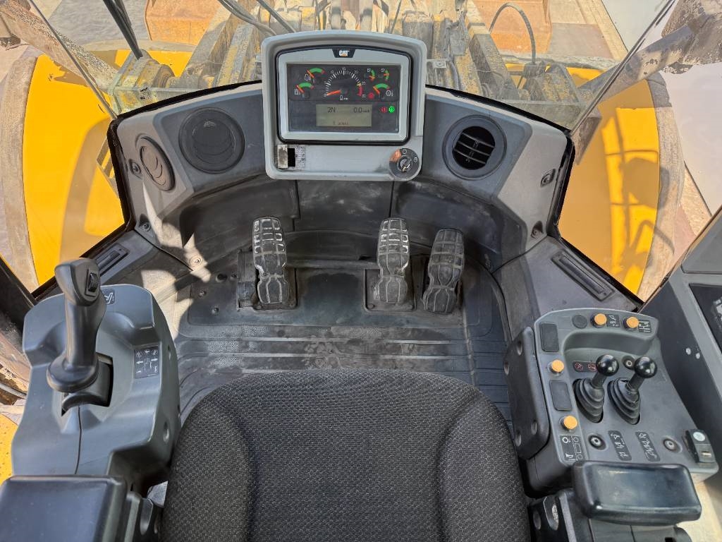 CAT 980M - Central Greasing / Backup Camera