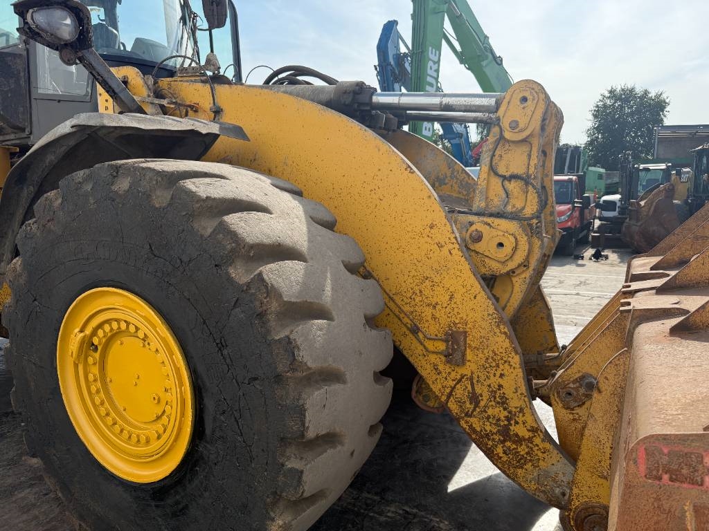 CAT 980M - Central Greasing / Backup Camera