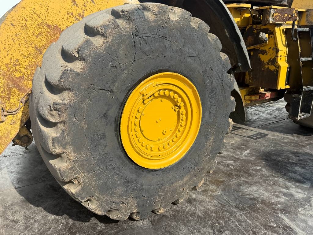 CAT 980M - Central Greasing / Backup Camera