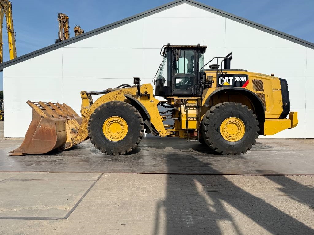 CAT 980M - Central Greasing / Backup Camera