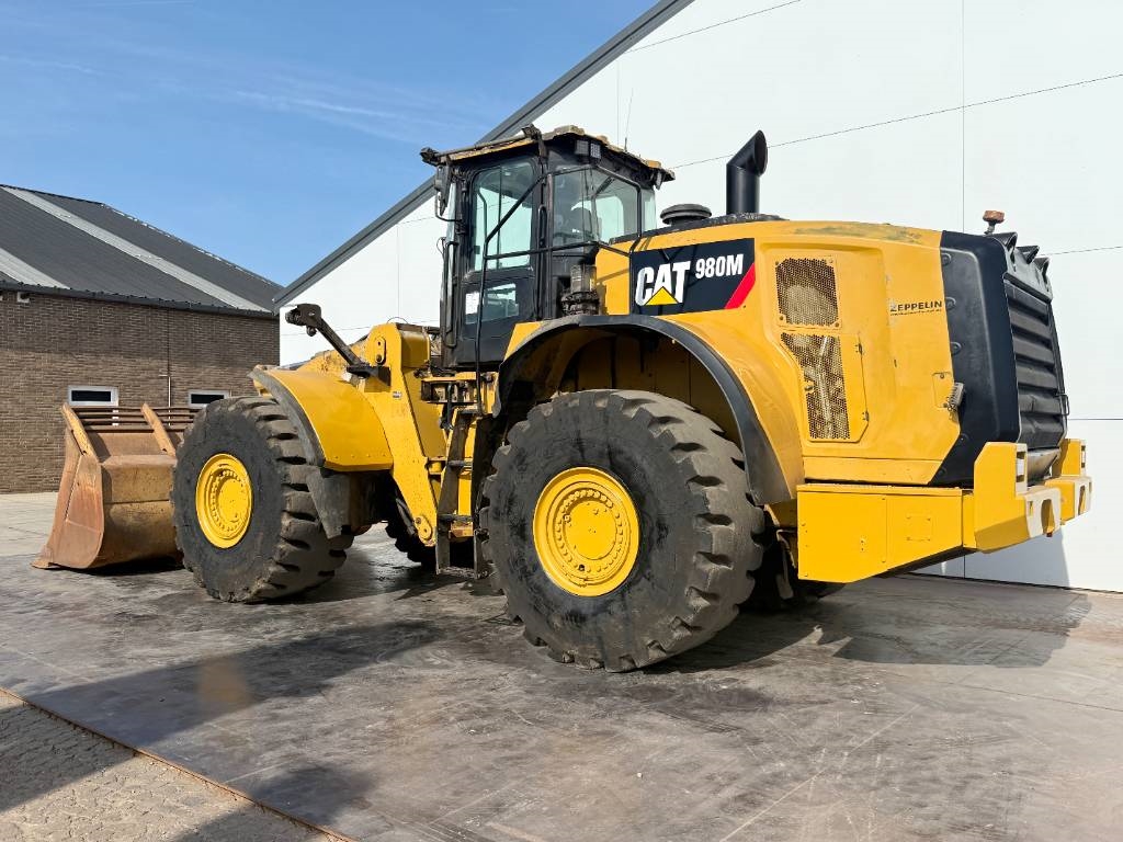 CAT 980M - Central Greasing / Backup Camera