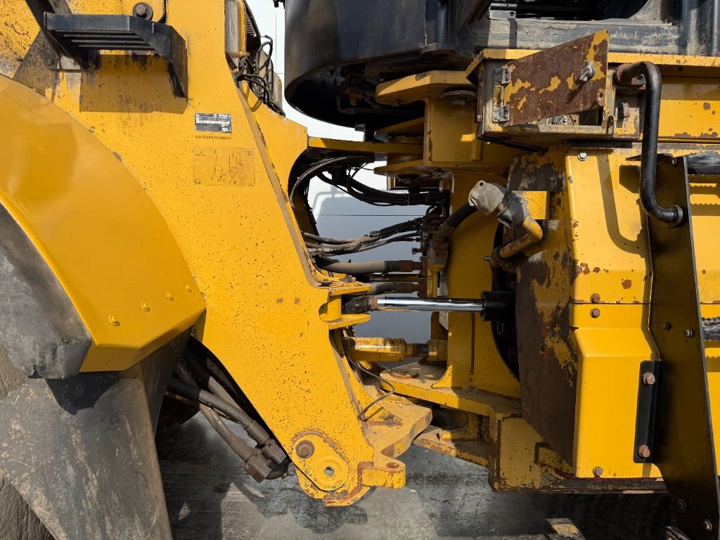 CAT 980M - Central Greasing / Backup Camera