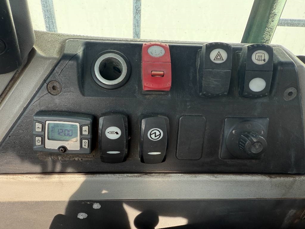 CAT 980M - Central Greasing / Backup Camera