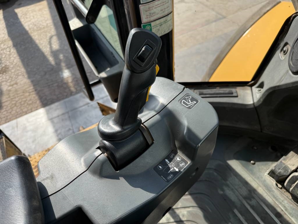 CAT 980M - Central Greasing / Backup Camera