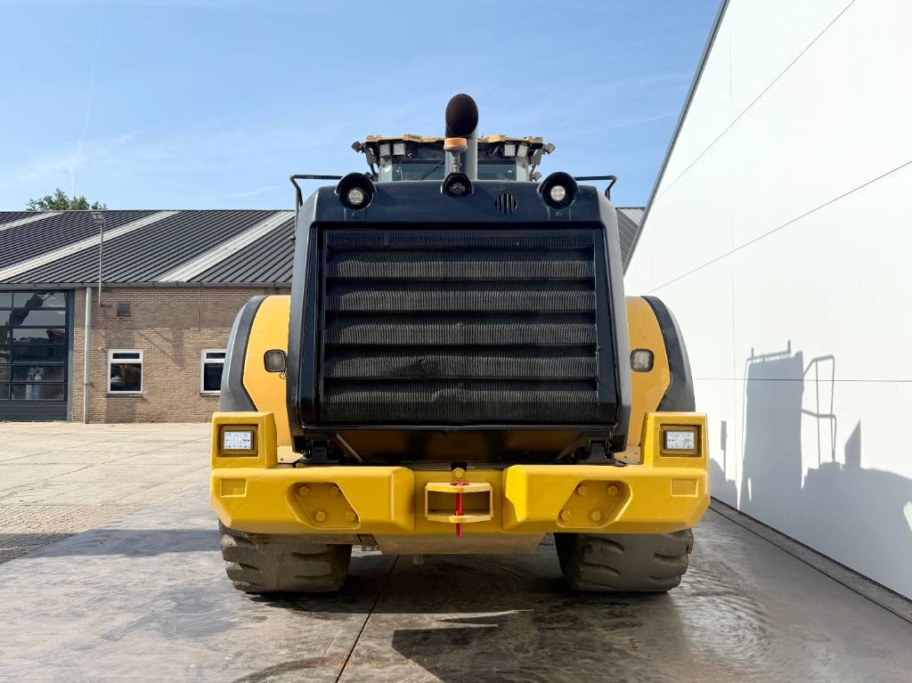 CAT 980M - Central Greasing / Backup Camera