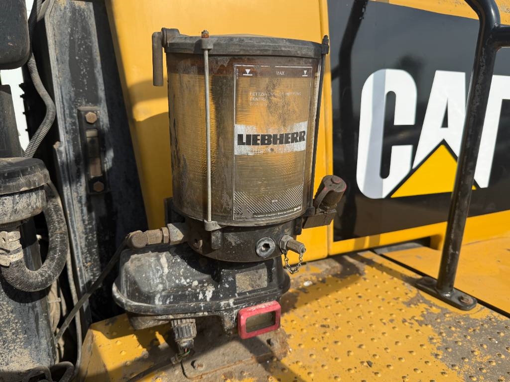 CAT 980M - Central Greasing / Backup Camera