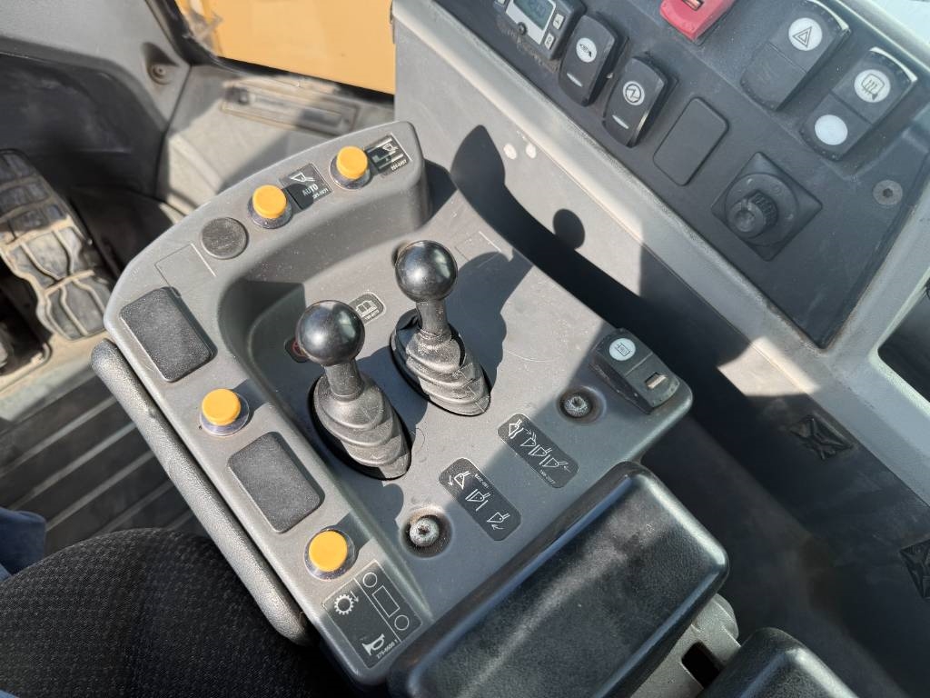 CAT 980M - Central Greasing / Backup Camera