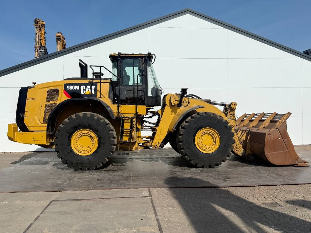 CAT 980M - Central Greasing / Backup Camera