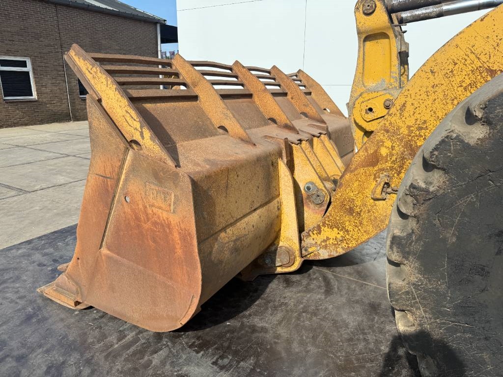 CAT 980M - Central Greasing / Backup Camera