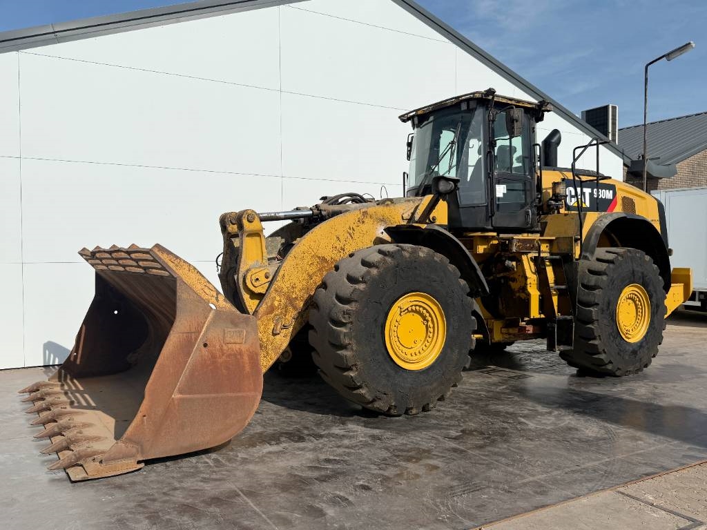 CAT 980M - Central Greasing / Backup Camera