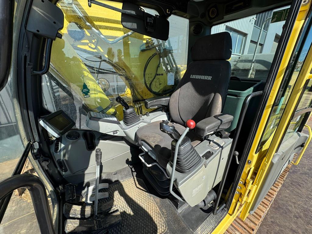 Liebherr R946 - triple boom