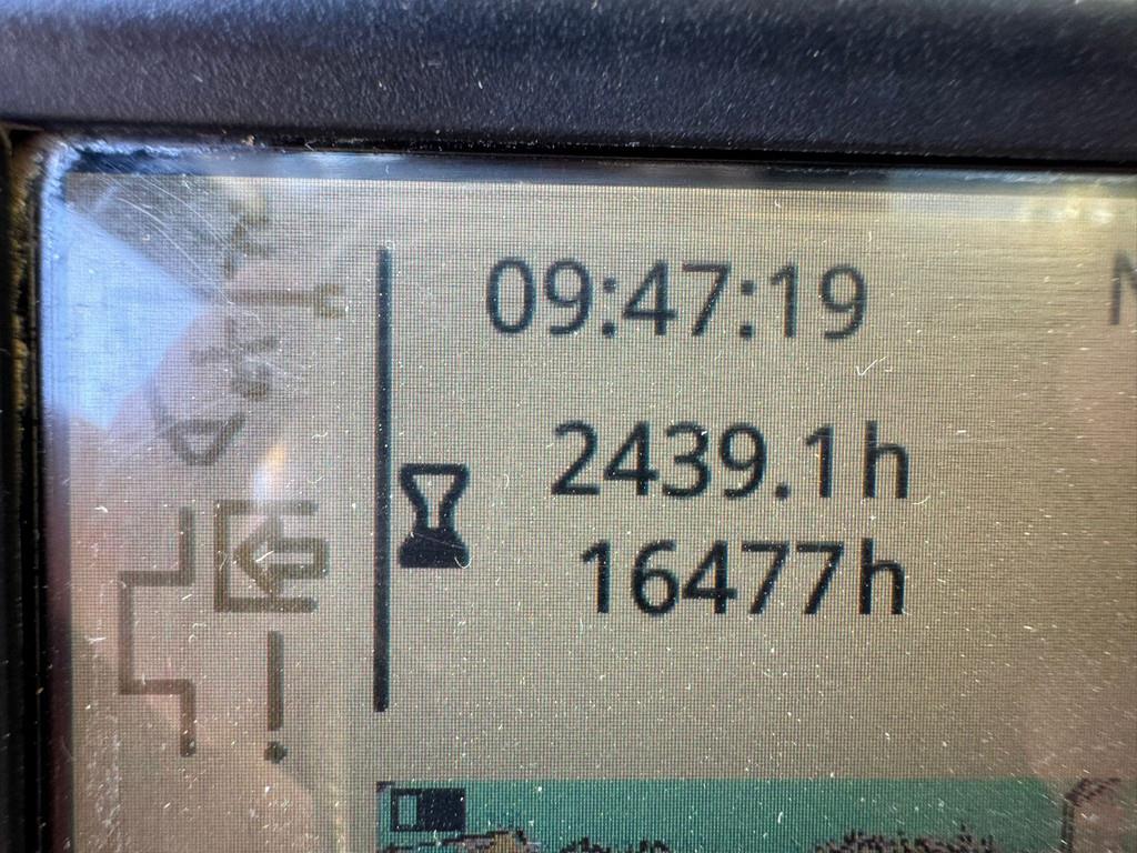 Liebherr R946 - triple boom