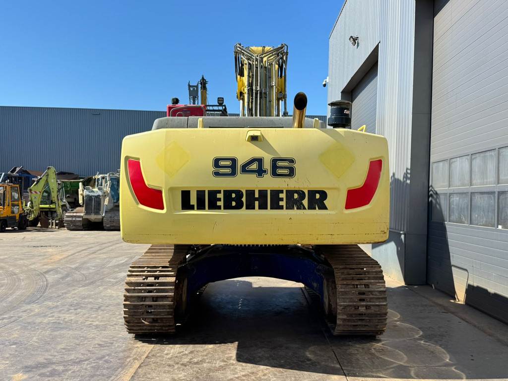 Liebherr R946