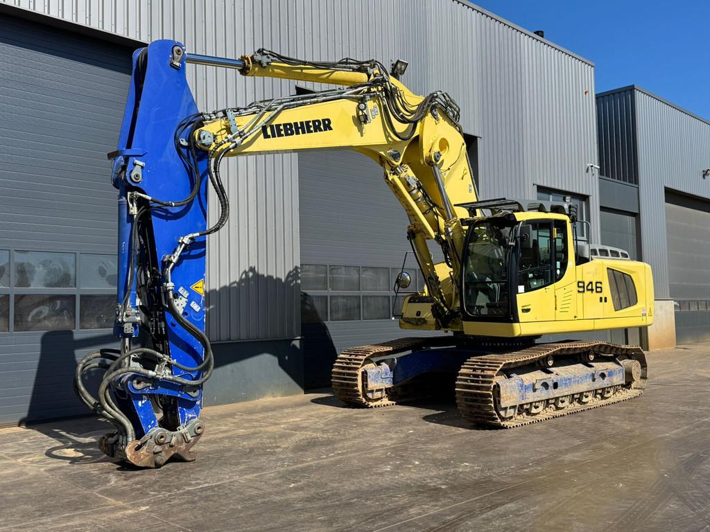 Liebherr R946 - triple boom