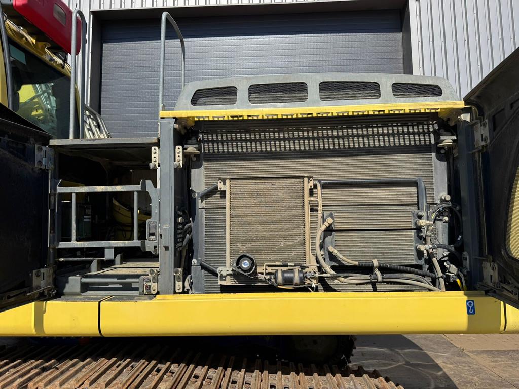 Liebherr R946 - triple boom