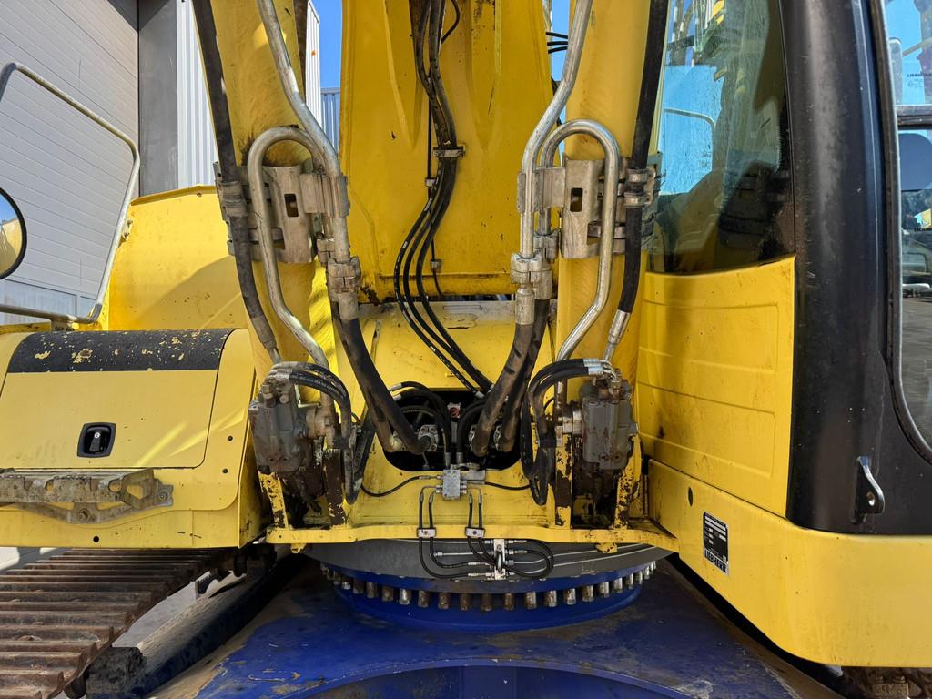 Liebherr R946 - triple boom