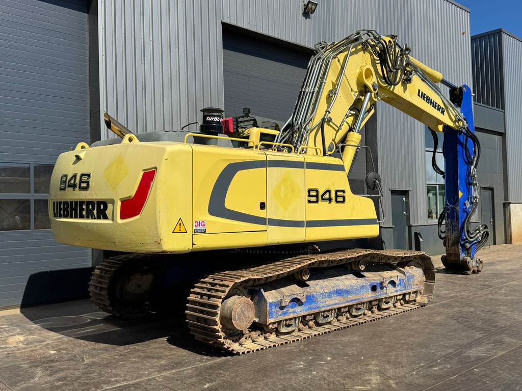 Liebherr R946